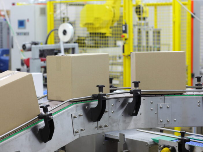Benefits Of Automating Box Sealing Operations at Manufacturing Hubs